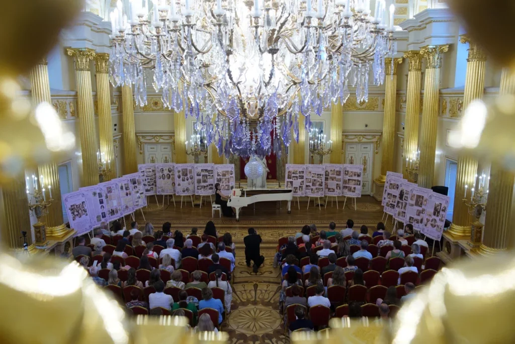 Передвижная выставка 6 августа Царицыно. Фото- Максим Горлов
