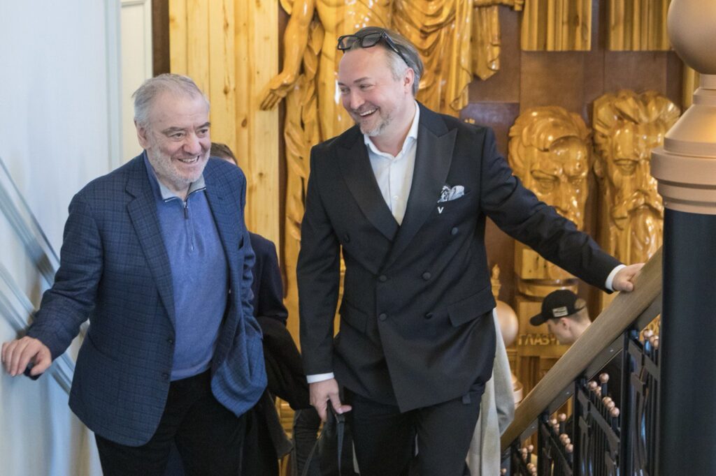 Время сбрасывать маски