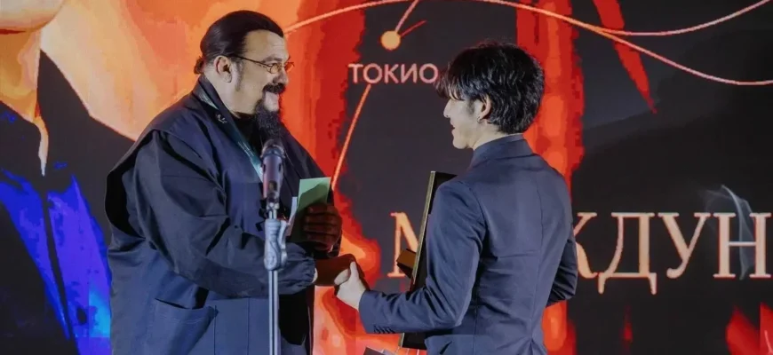 Кохей Фукуда из НОВАТа стал лауреатом премии BRIDGE AWARDS: награда из рук Стивена Сигала