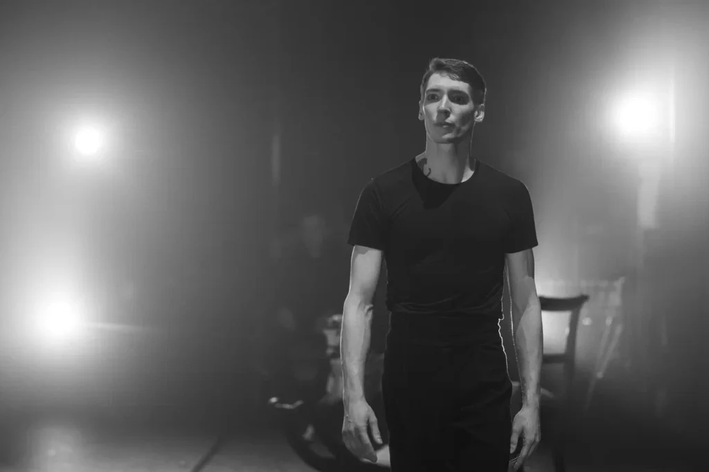 «Инглишмэн русского балета»: хореограф Джона Пол Кук – о премьере «Игрока», Достоевском и творческой свободе